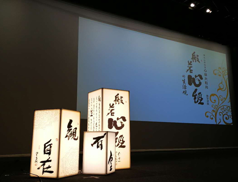 Cube shape aluminum seg light box