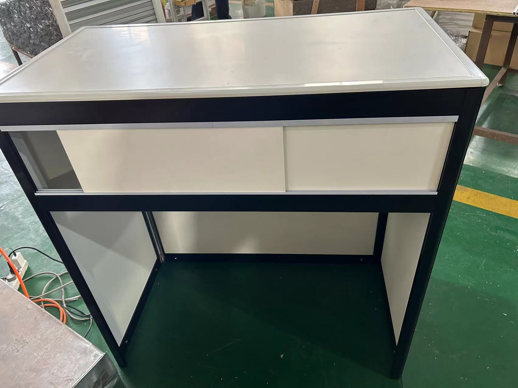 FOLDED CONSULTATION DESK
