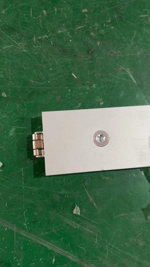 exhibition tension lock