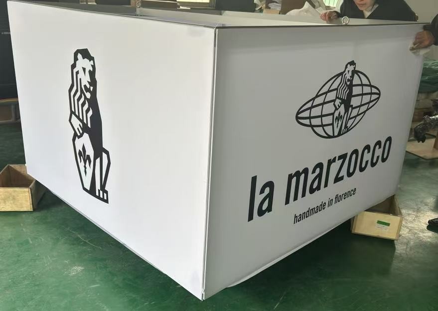 Caisson lumineux de plafond cubique